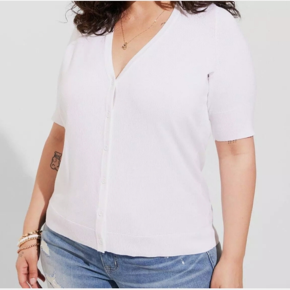 NWT Torrid Cardigan V-Neck Fitted Sweater White Plus Size 5 / 5W / 28